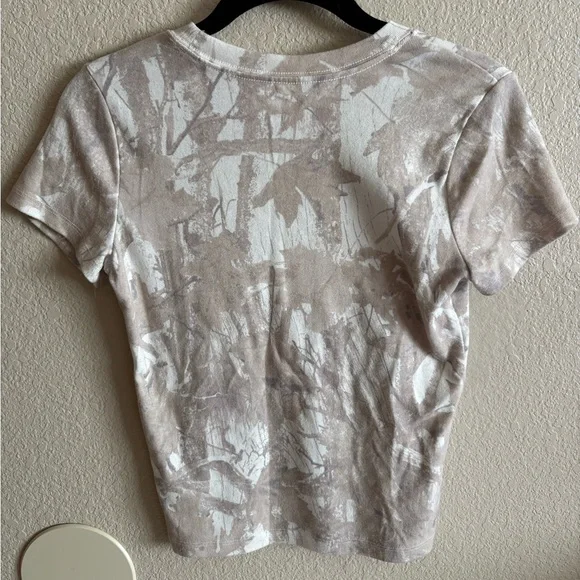 hollister baby tee - Picture 2 of 2